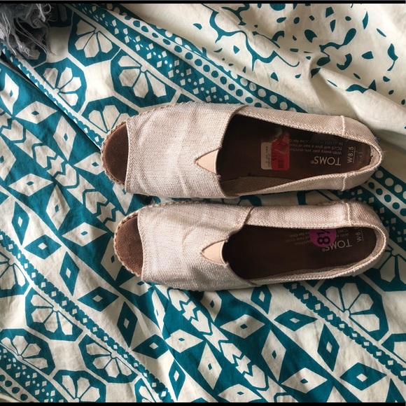 Toms - Picture 2 of 3